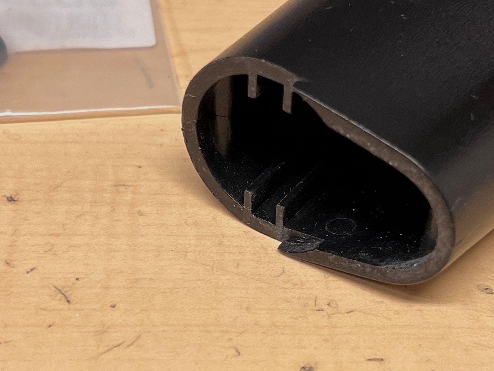 Schoudersteun voor Airsoft M16 of M4 modellen in zwart met slingbevestiging