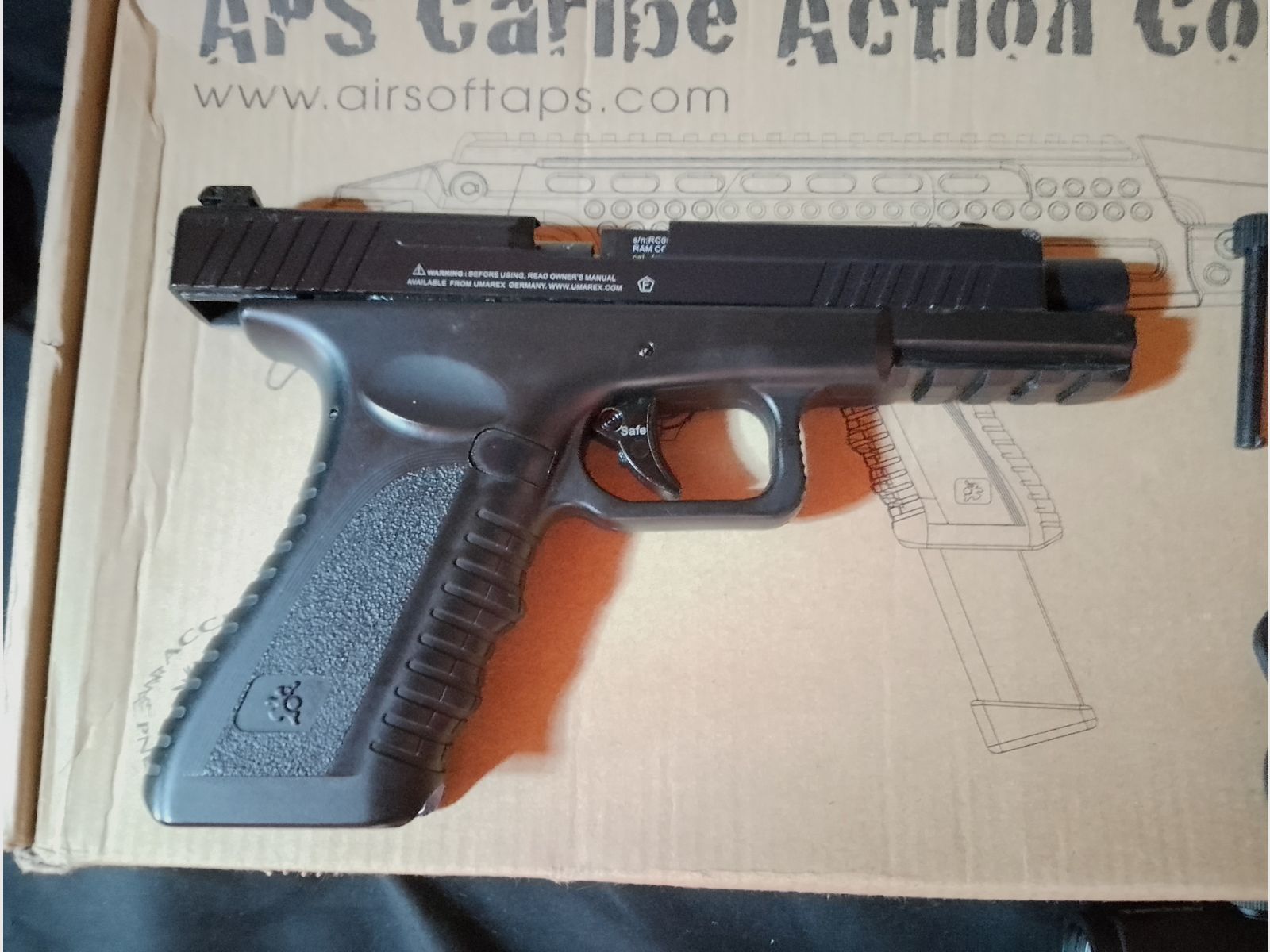 RAM Cal .43 Combat (Glock) + 4 Magazine + Aps Caribe Action Conversion Kit T1-Socom Visier und Zubehör Co2 Rubberballs Paintballs