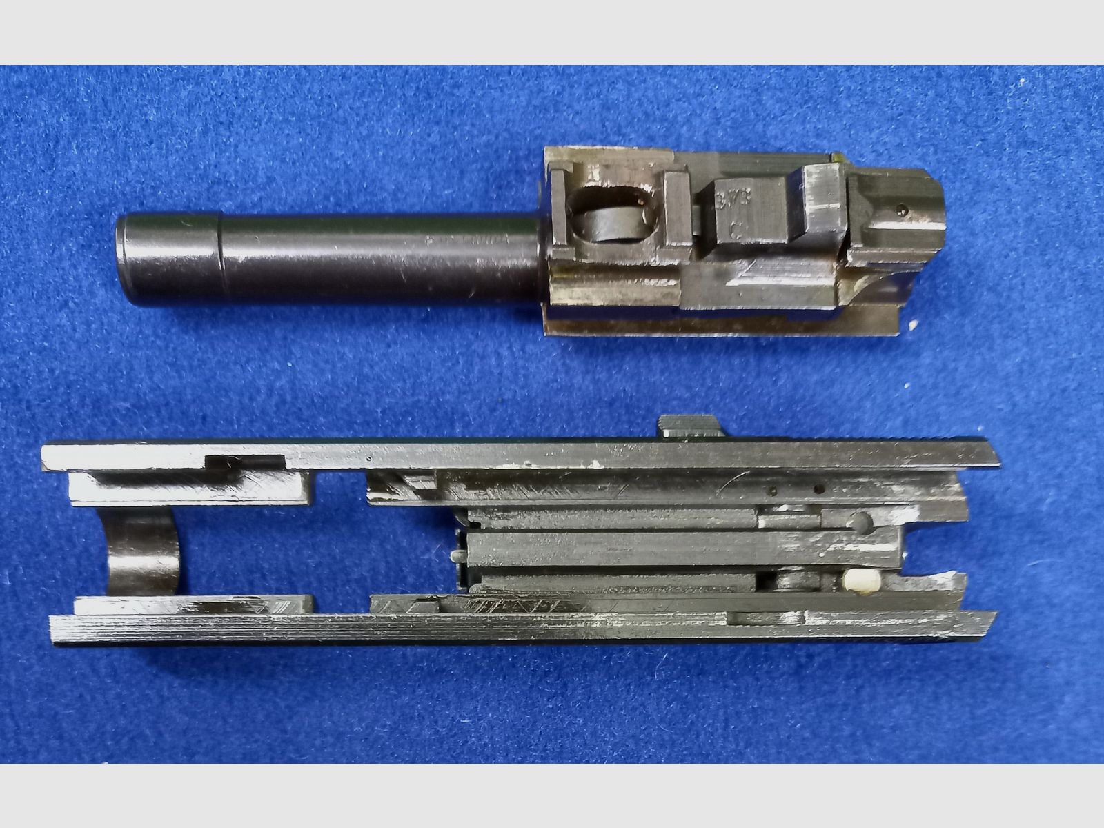 Wehrmachtspistole P38 ac 42 in calibro 9mm Luger, con timbro di accettazione WA 359