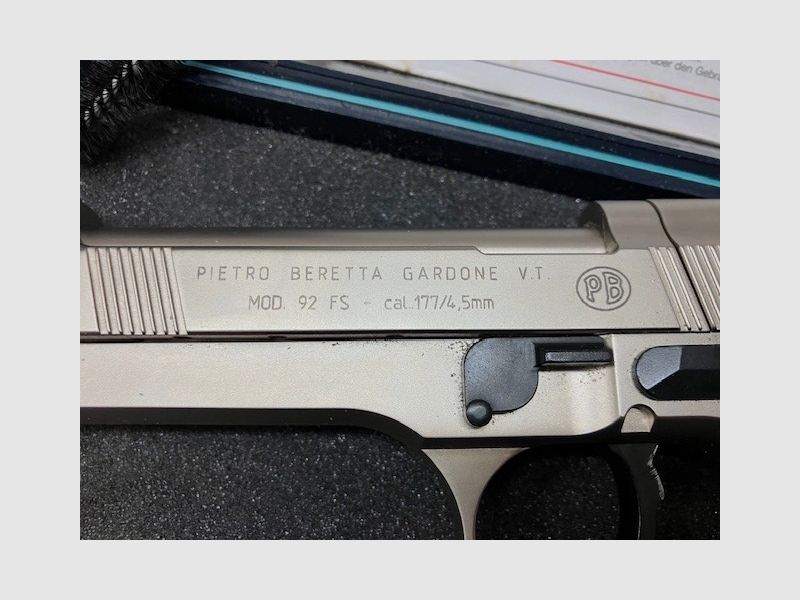 Pistola Co2 Umarex Modello Beretta 92 FS, calibro 4,5 mm