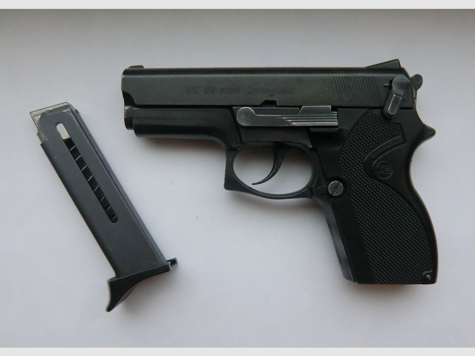ME 69 Mod. Springfield  9mm K.   PTB: 679  Beschuss: AA  8-Schuss Magazin