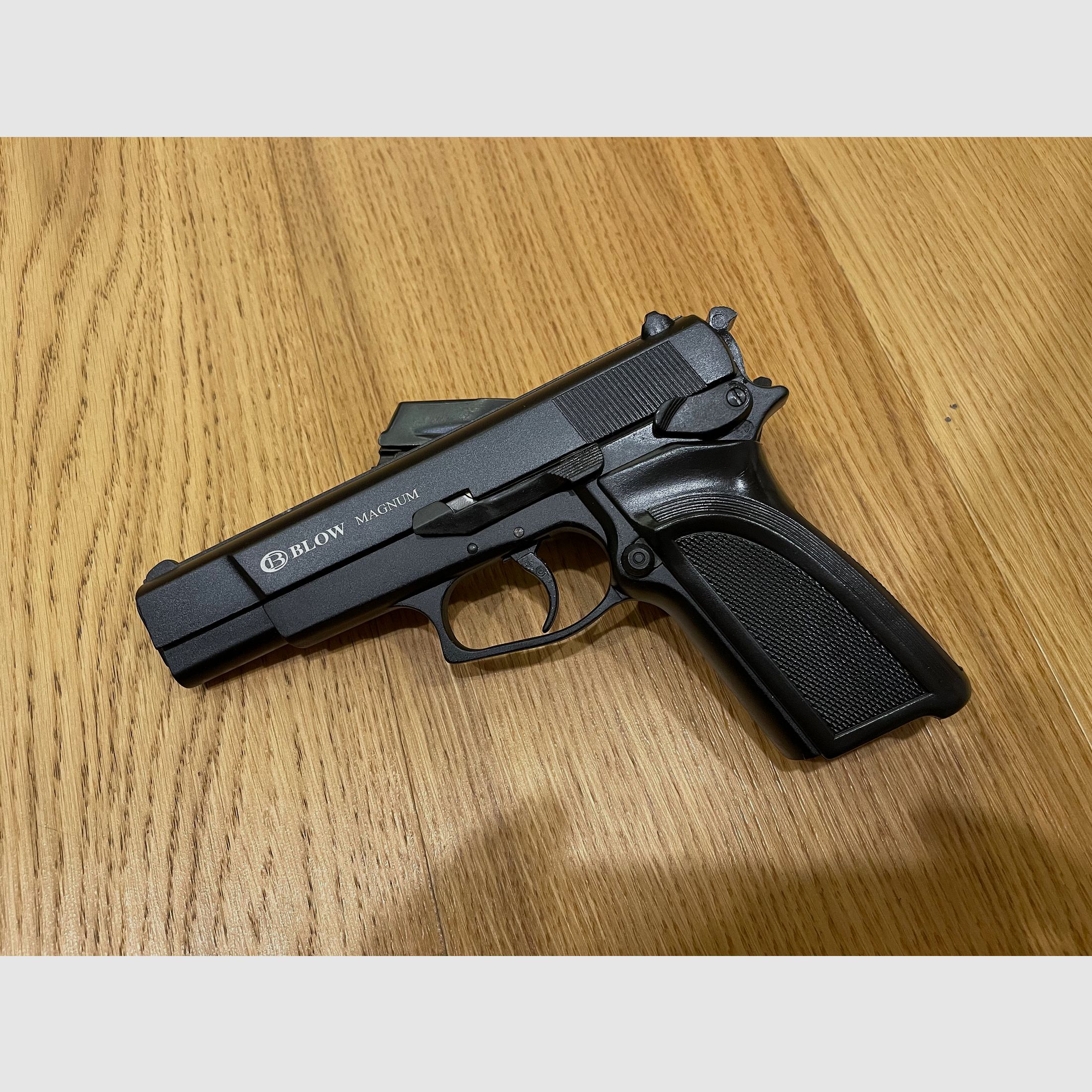 BLOW Magnum 9mm P.A.K. Schreckschusspistole Browning Hi-Power Stil