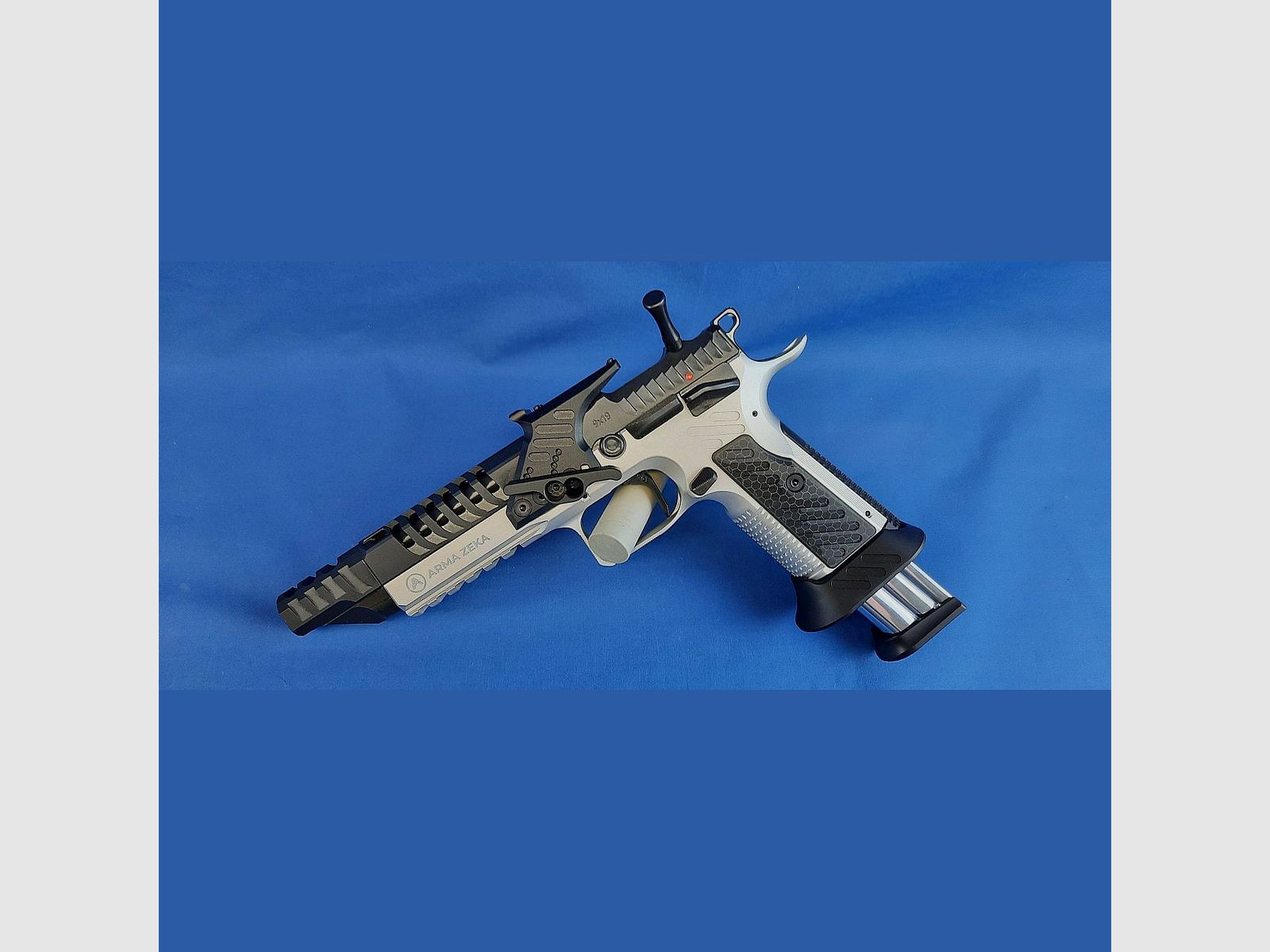 Arma Zeka Giant Cal.9x19mm Níquel 20 Tiros, imagen 1 de 7