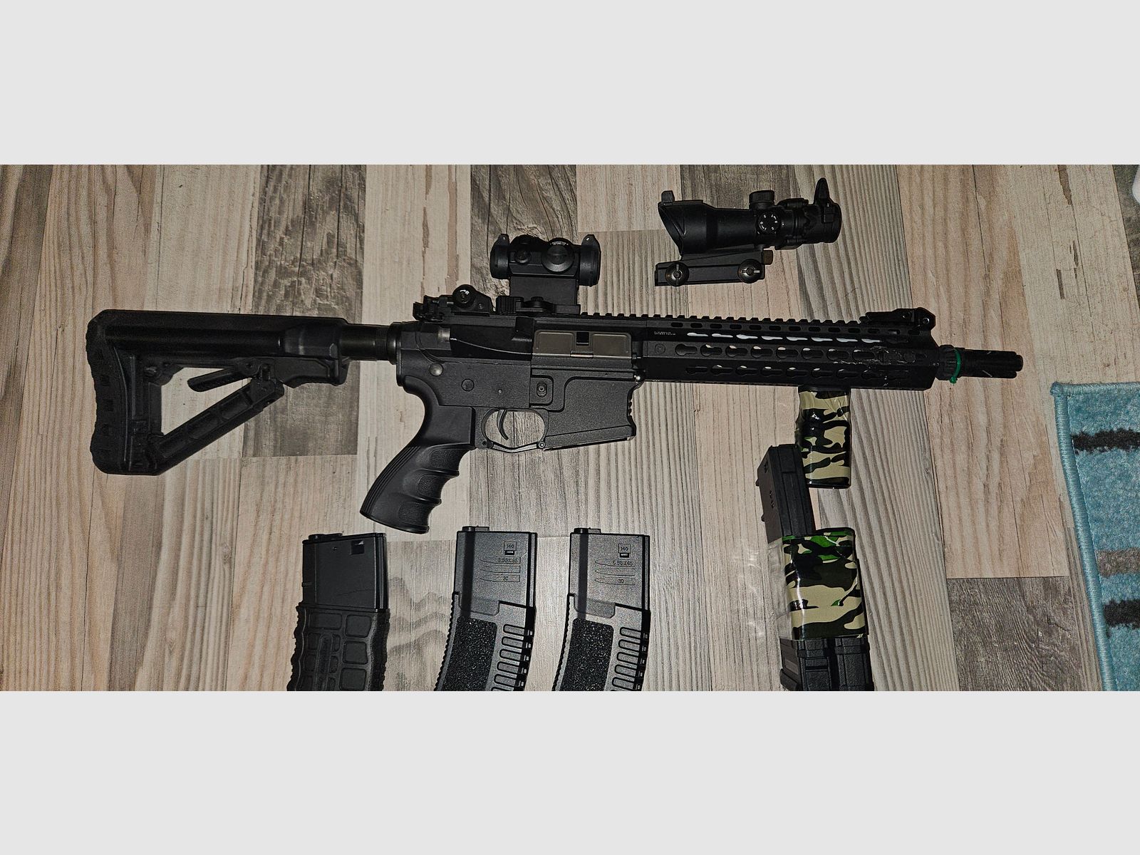 G&G CM16 E.T.U SRL S-AEG inklusive 4 Mid- Caps und 1 High Cap + 2x ACOG Visiere eines von Novritsch