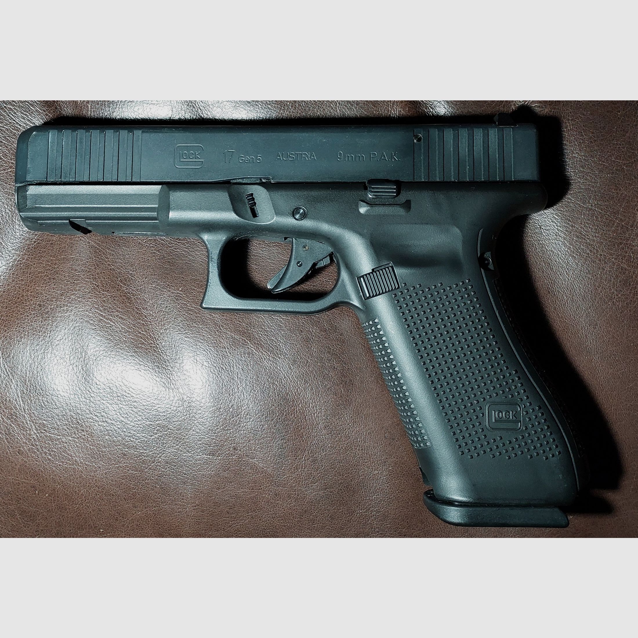 Glock 17 Gen5 Schreckschuss Pistole 9mm P.A.K. schwarz (PTB 1068) - 2 Magazine - Taktisches IWB Holster Rex Arms Sidecar