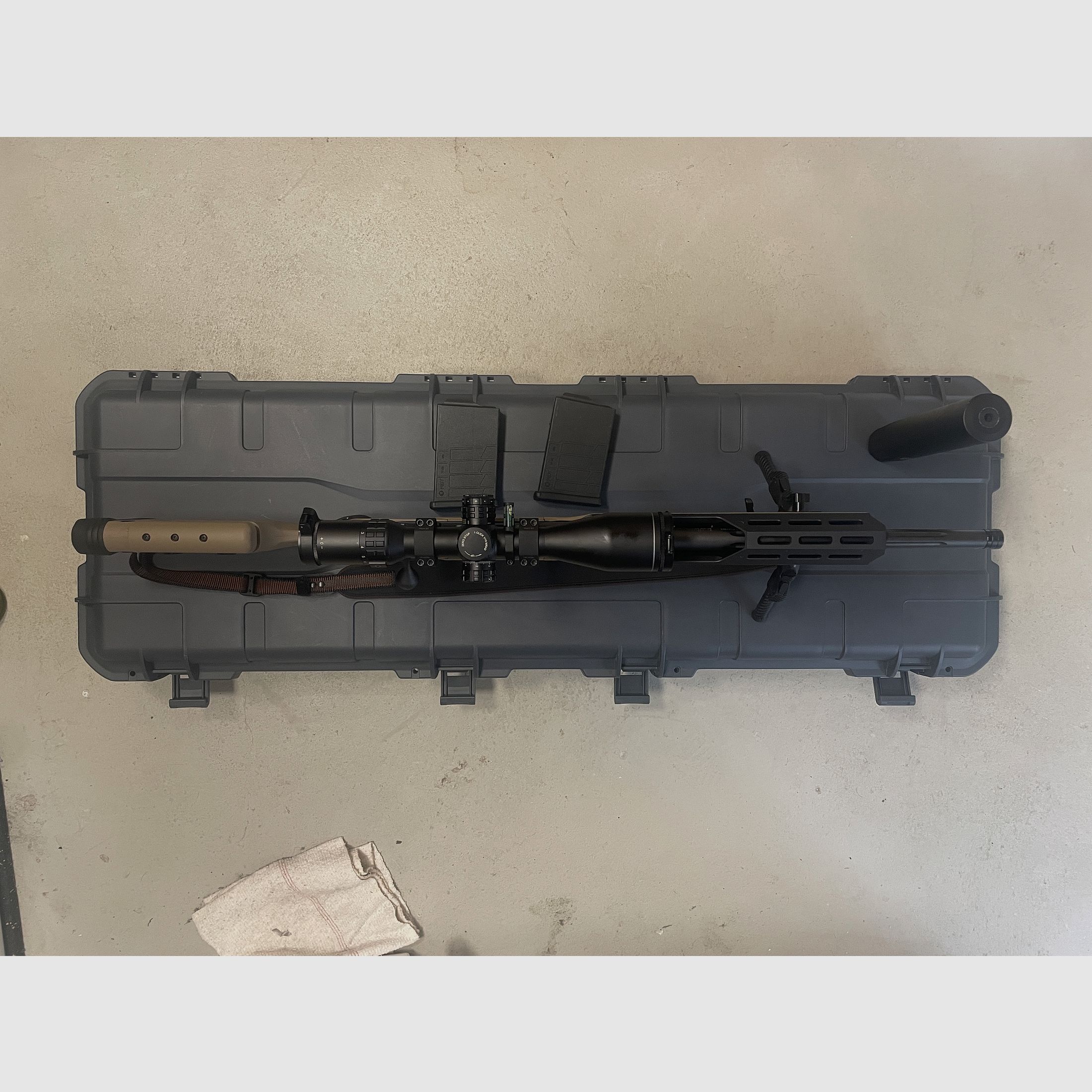 Savage Arms 110 Tactical Hunter in MDT XRS-Chassis, Komplett-Paket mit Schalldämpfer