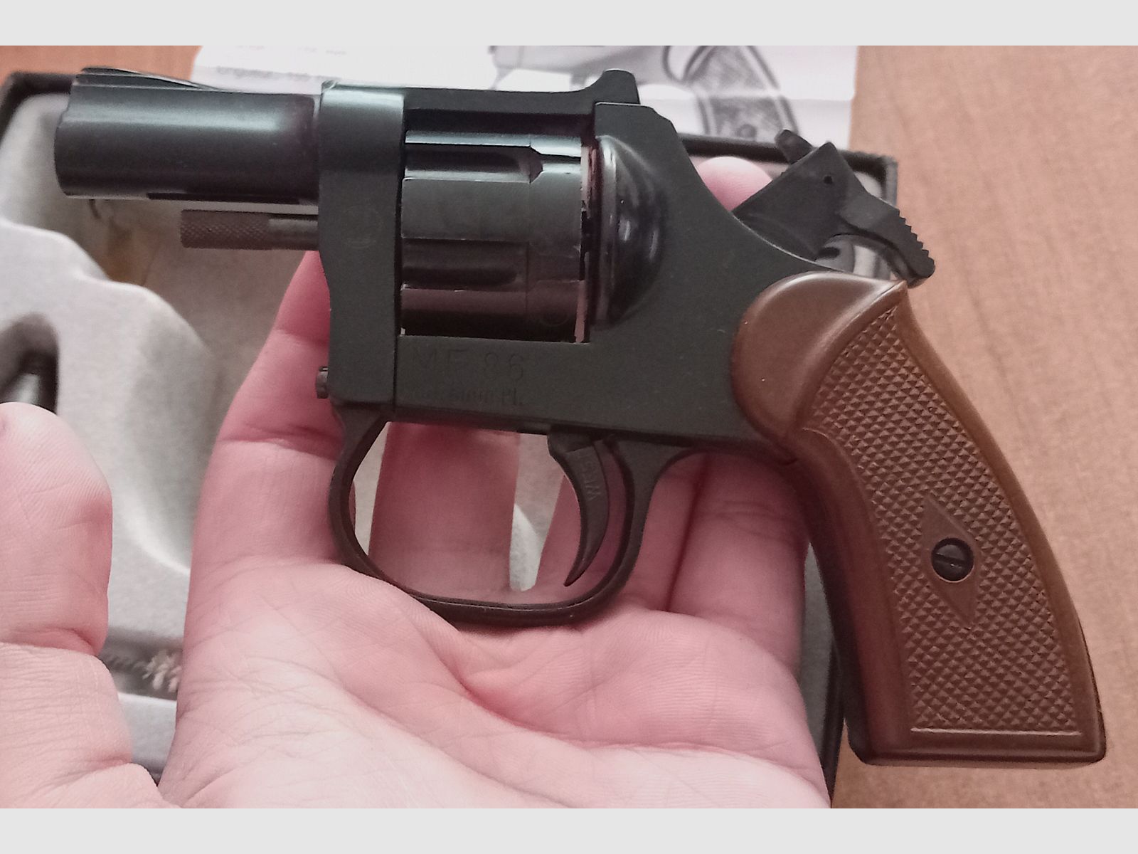 Cuno Melcher ME86 Kal. 6mm Knall/ PTB 205 compleet met verpakking en reserve magazijn!