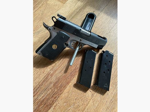Springfield V10 Ultra Compact, Cal. .45, 4 " canon