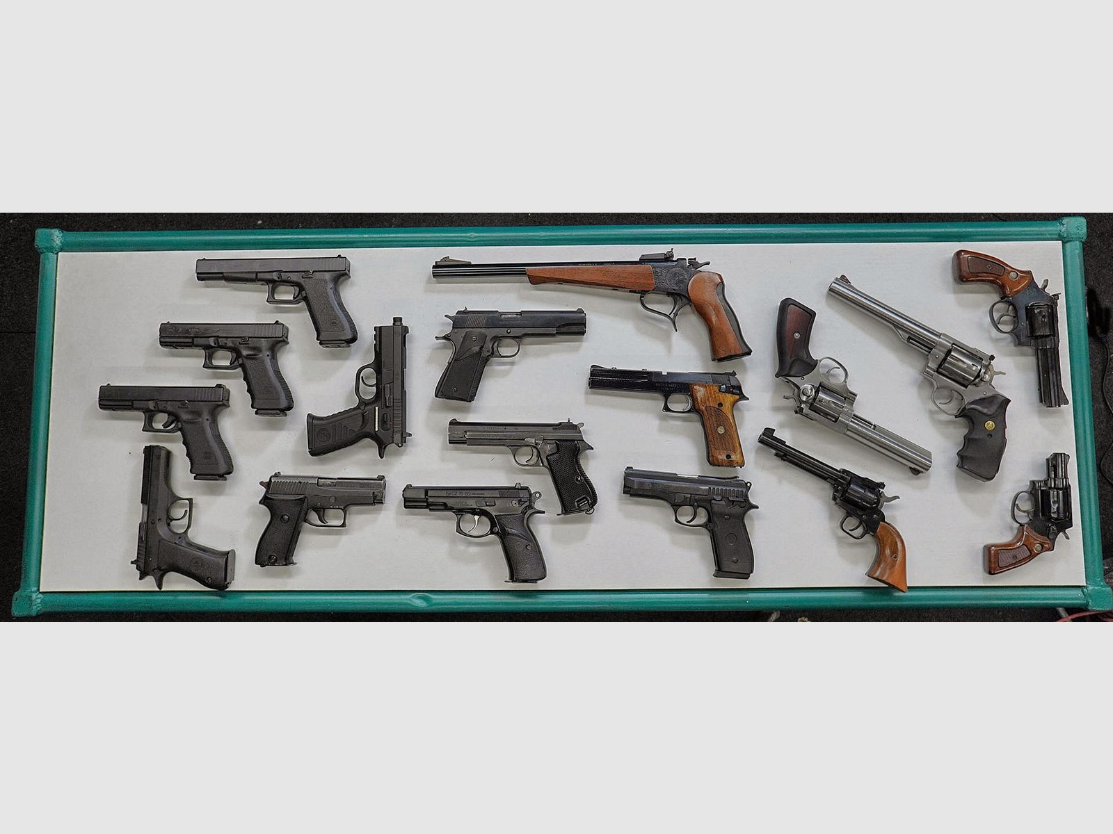 10er Abonnement alle Waffen + 1 Stunde gratis, Bild 2 von 2