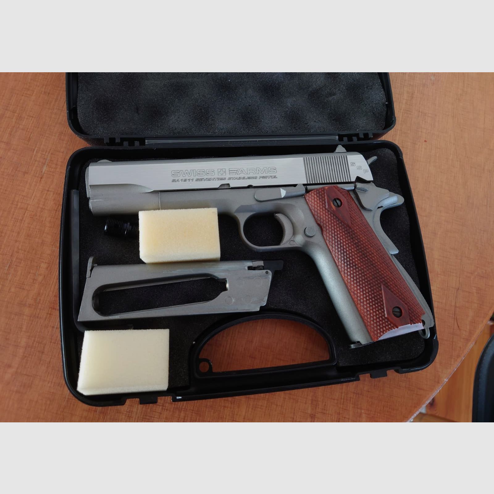 SWISS ARMS 1911 Seventies Stainless 4.5mm BB CO2 (inkl. 2 magazine)