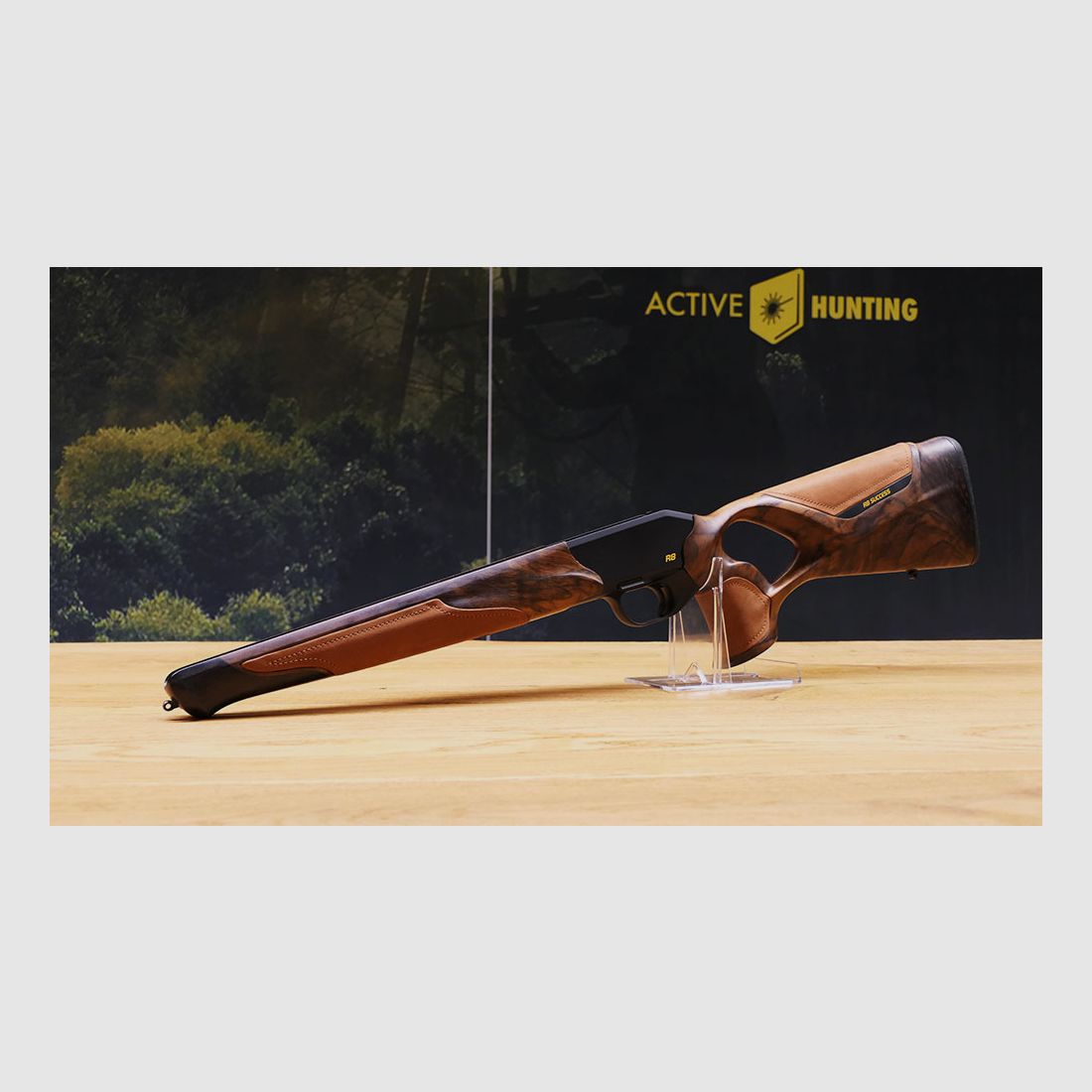 Blaser R8 Success kolf / houtklasse 7 / Chesterfield leer / BREATHEND MOOI