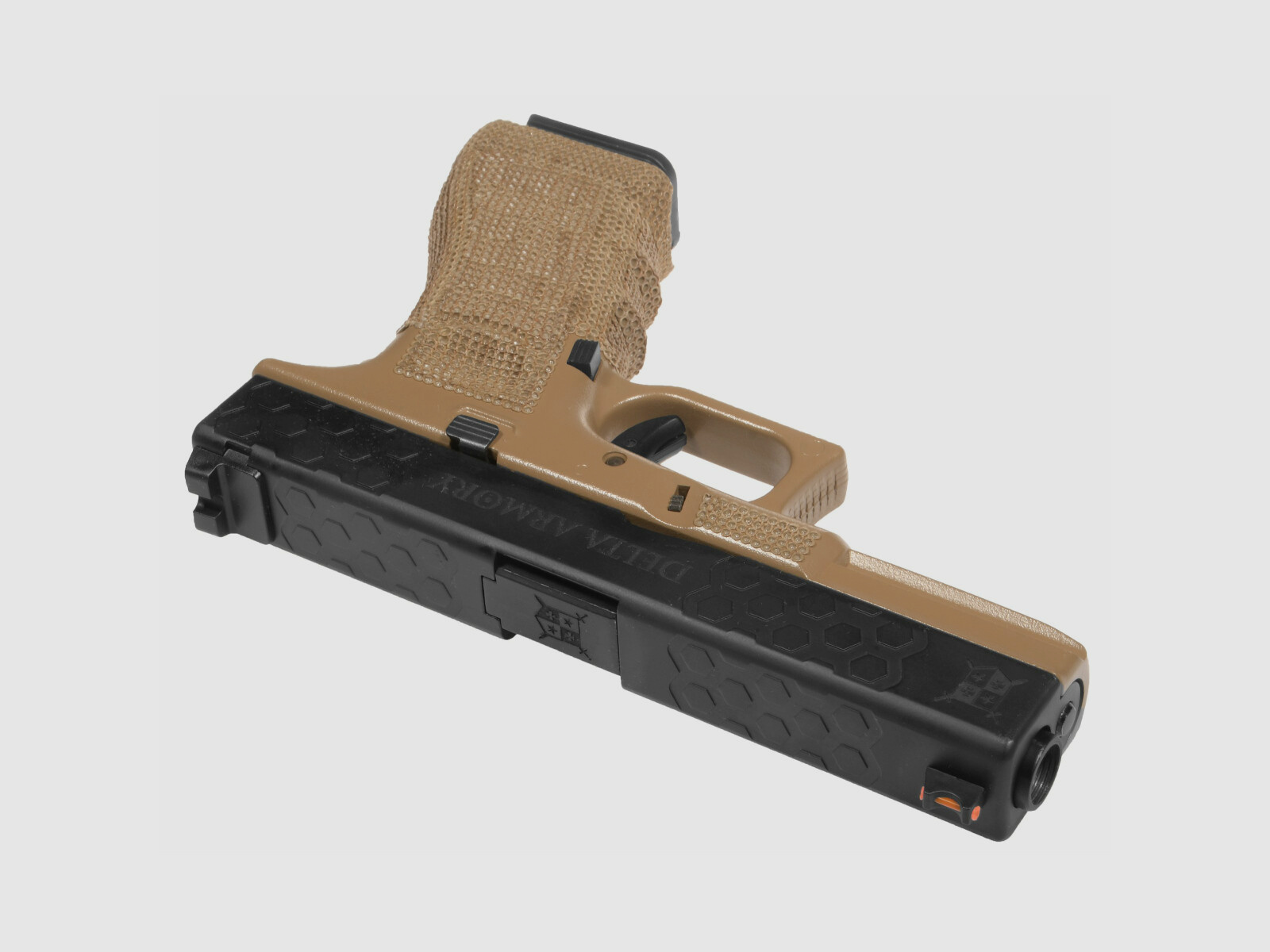 P03 GBB Airsoft Pistole in TAN | Delta Armory