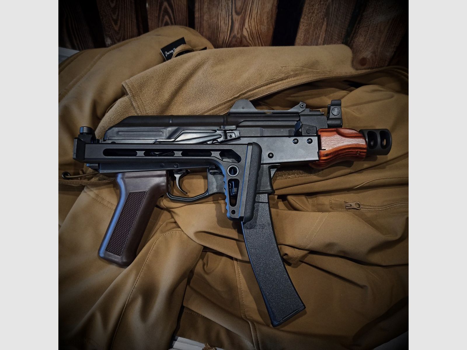 CUSTOMGUN: LCT AK MOE max. 0,5J tuned-AEG mit 3x Magazinen