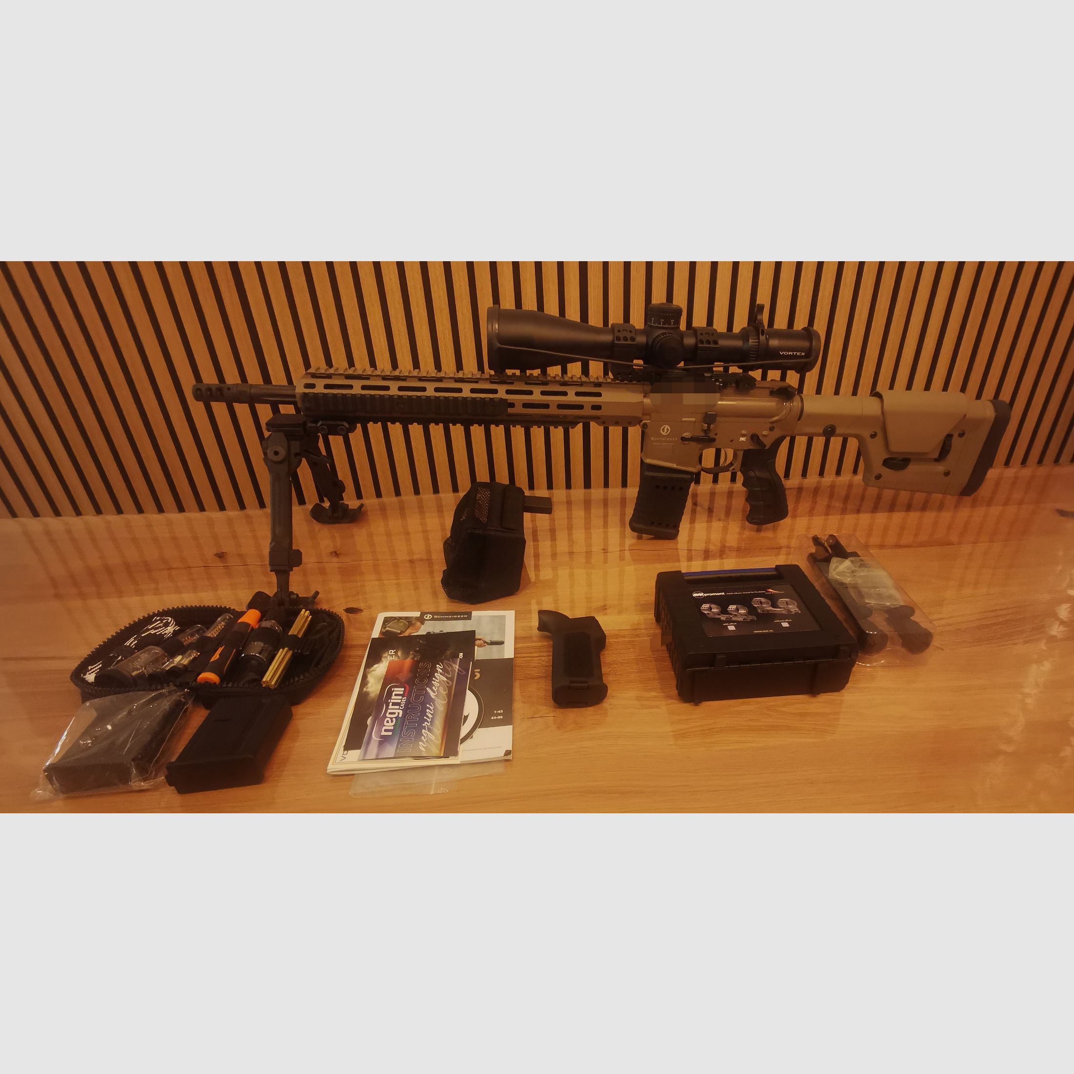 Schmeisser AR15 DMR FDE .223Rem + PAQUETE COMPLETO