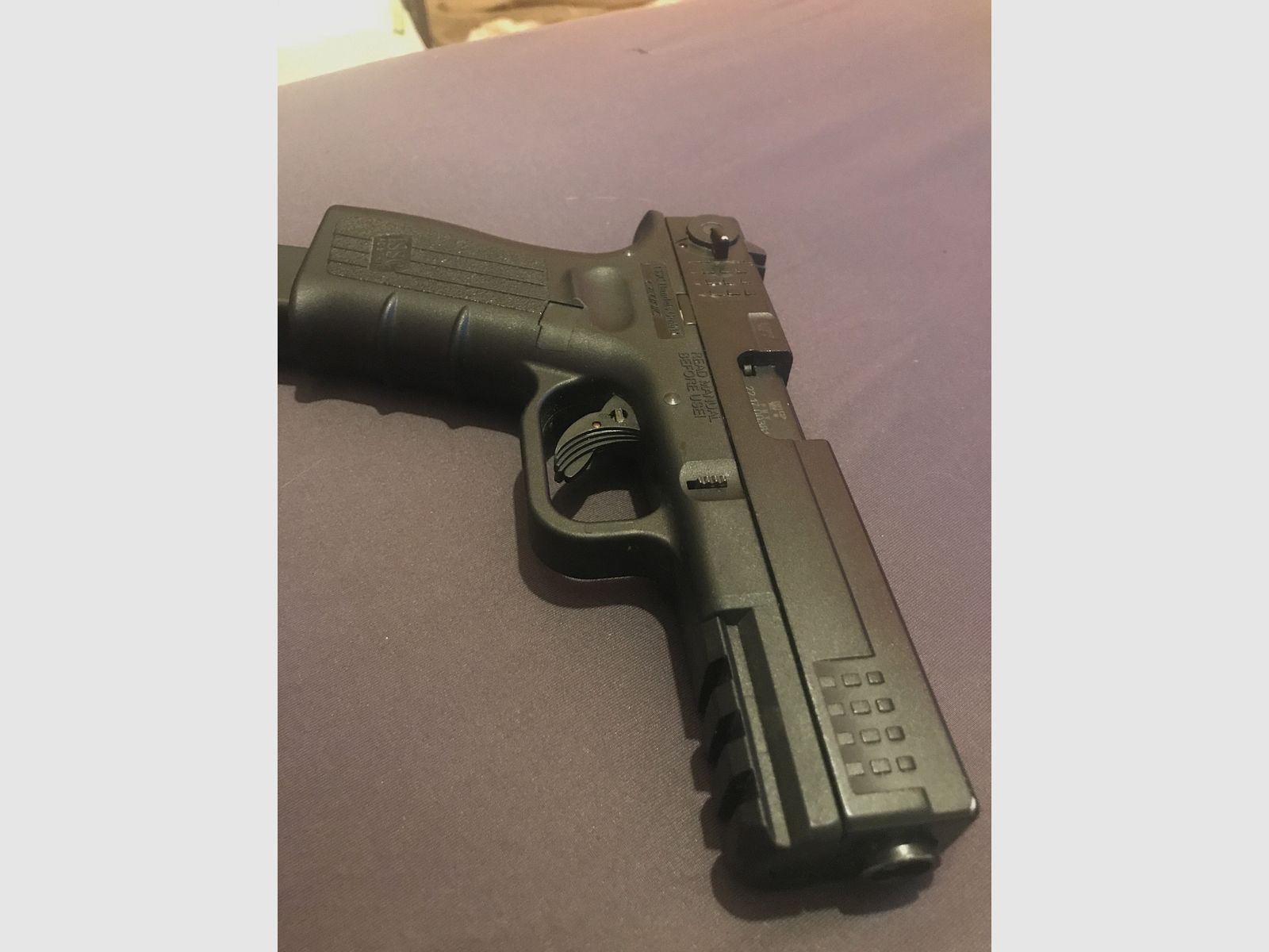 ISSC M22 cal.9mm P.A.K