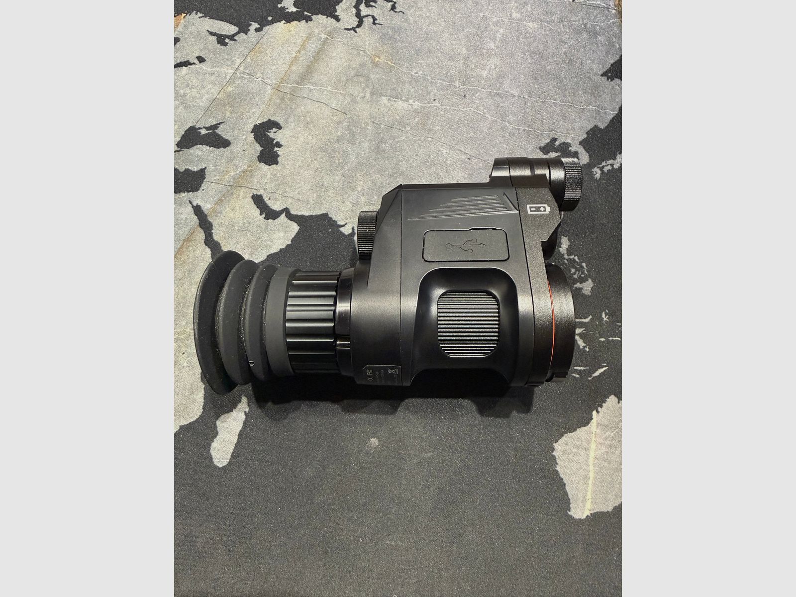 Wärmebildkamera (Leica View) plus Nachsatzgerät (Sytong HT66) im Koffer inkl Akku für das Nachsatzgerät und Ladekabeln