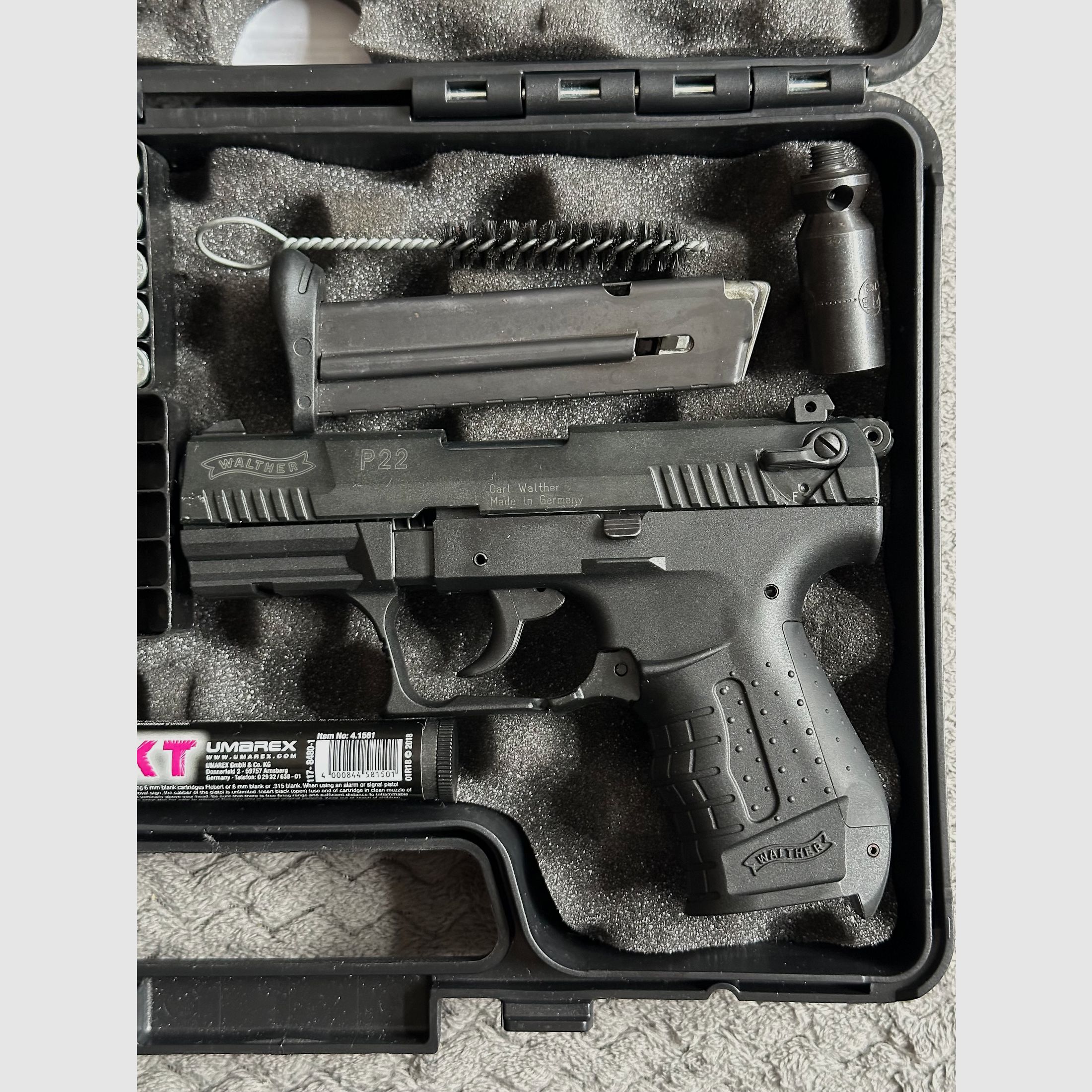 Walther P22 9mm P.A.K. met munitie en afvuur effecten