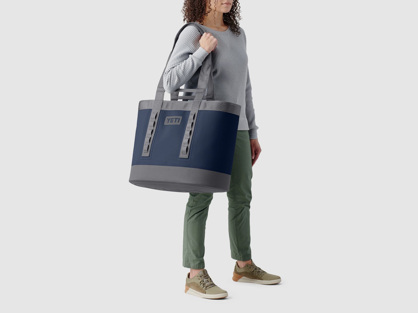 Bolsa YETI® Camino® Carryall 50 - Navy, imagen 3 de 4