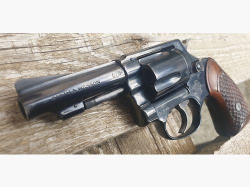 Revolver, Smith&Wesson, Mod 36,  Kal..38Spec. 2,5Zoll / Lauf, Griff mit Schuppen-FH