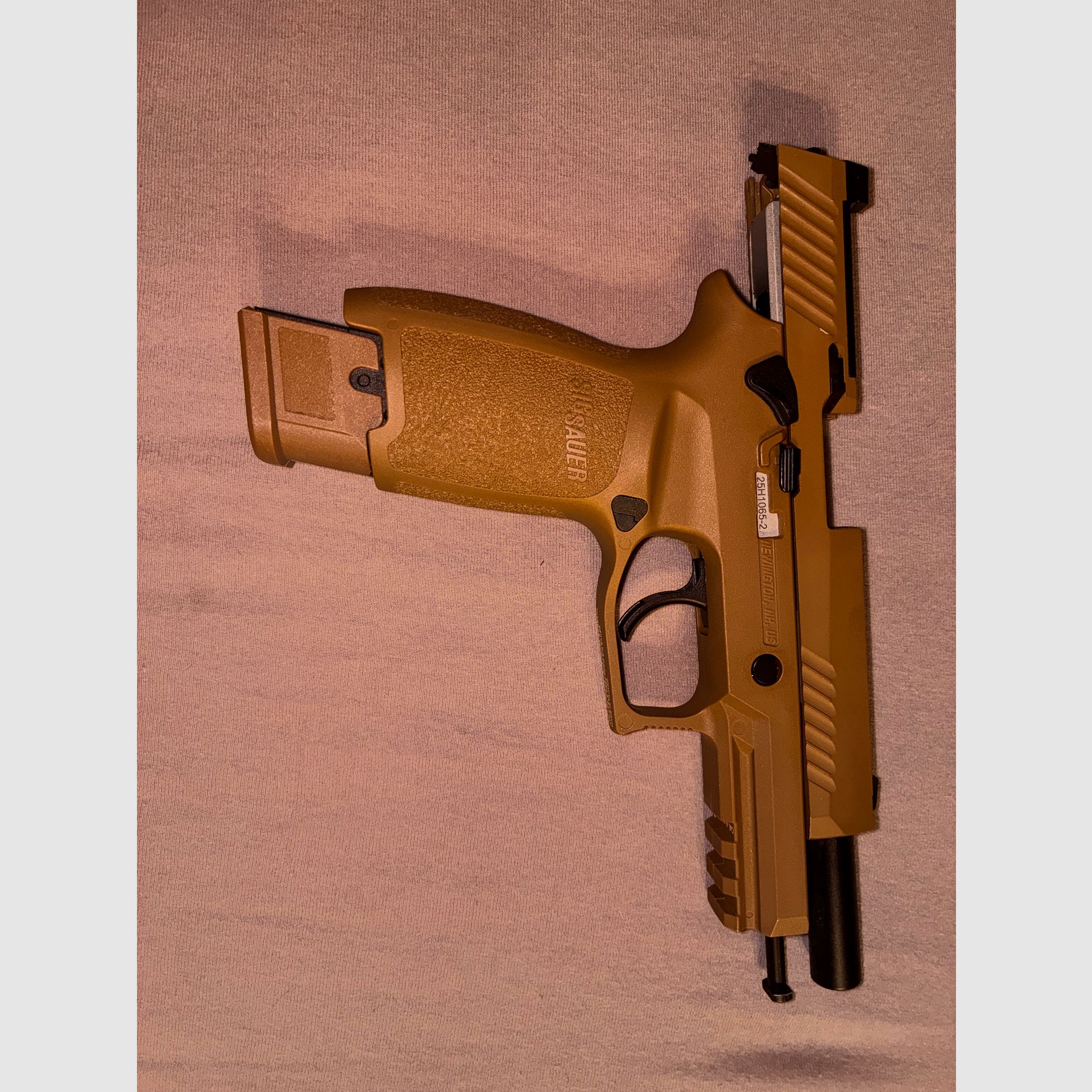 VFC Sig Sauer ProForce P320-M17 w. metal slide gas blowback 6mm BB Coyote Tan