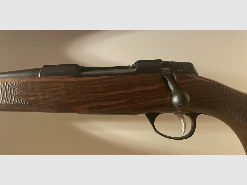 SAKO 90 HUNTER KURZ con rosca - EJECUCIÓN A LA IZQUIERDA