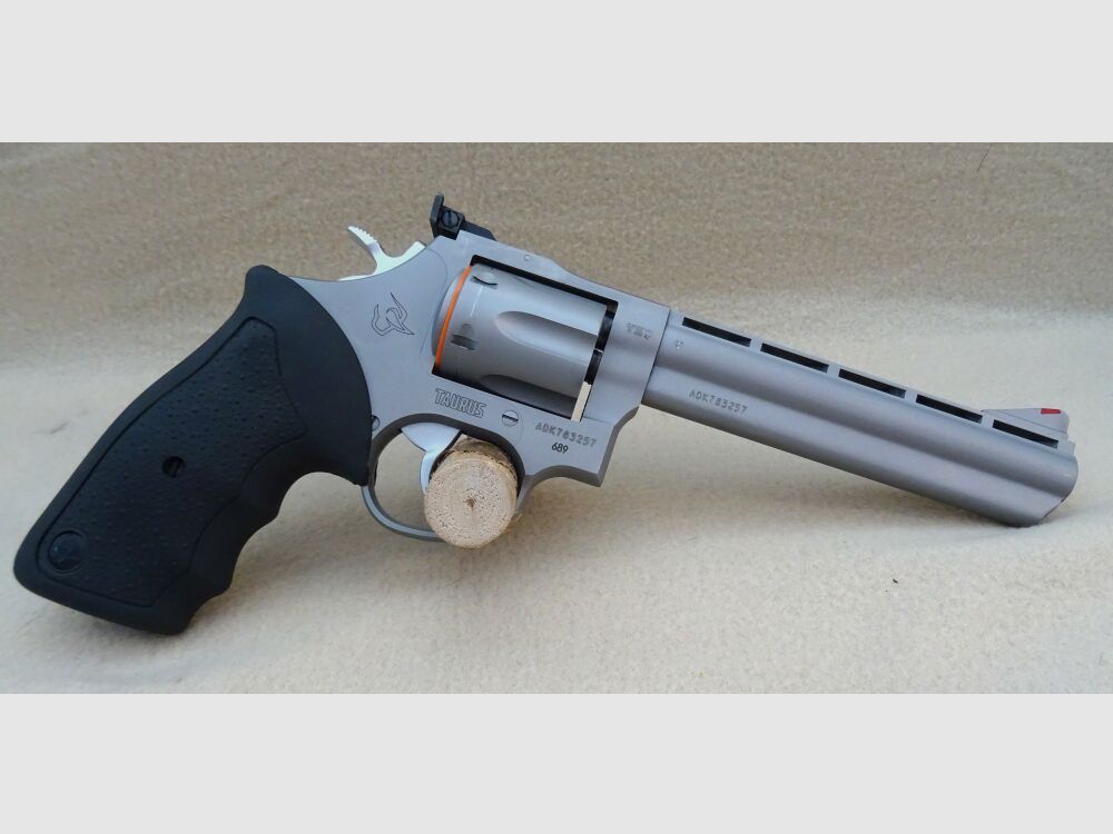 Taurus 689