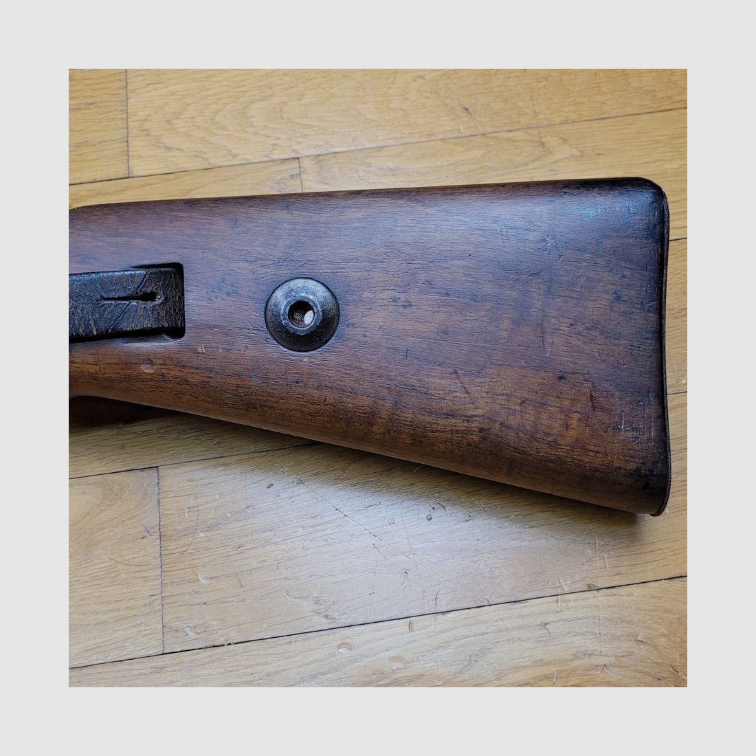 Prachtig K98-geweer uit de vroege Derde Rijk-periode – zeldzame code S/243 – Mauser-fabricage uit 1938 – volledig matching – originele riem – uitstekende mechanische staat – loop in topconditie – Zeer mooi, ongewoon wapen in uitstekende staat, afbeelding 25 van 36