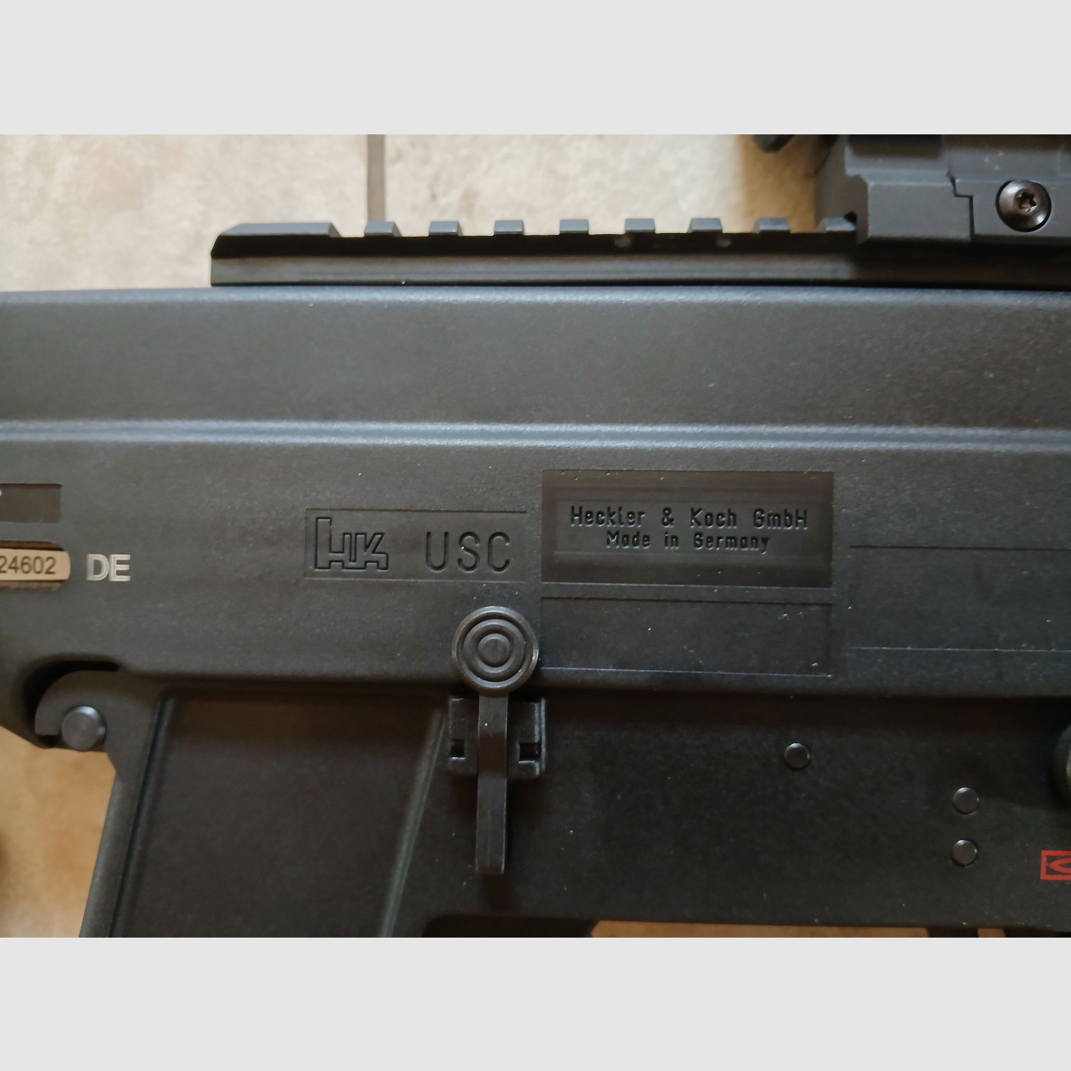 Heckler & Koch USC, Tasche, Munition und Aimpoint Dutry RDS
