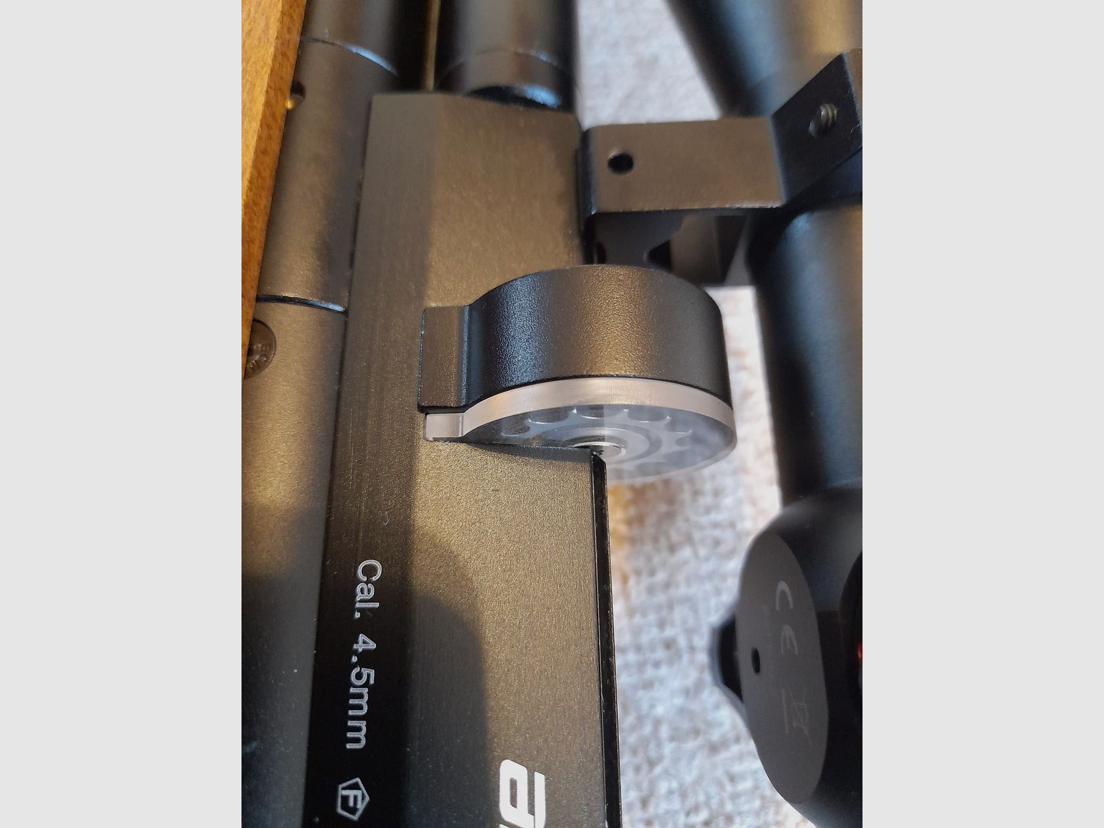 Airmax M22 mit Picatinny-Schiene und WestHunter Optik