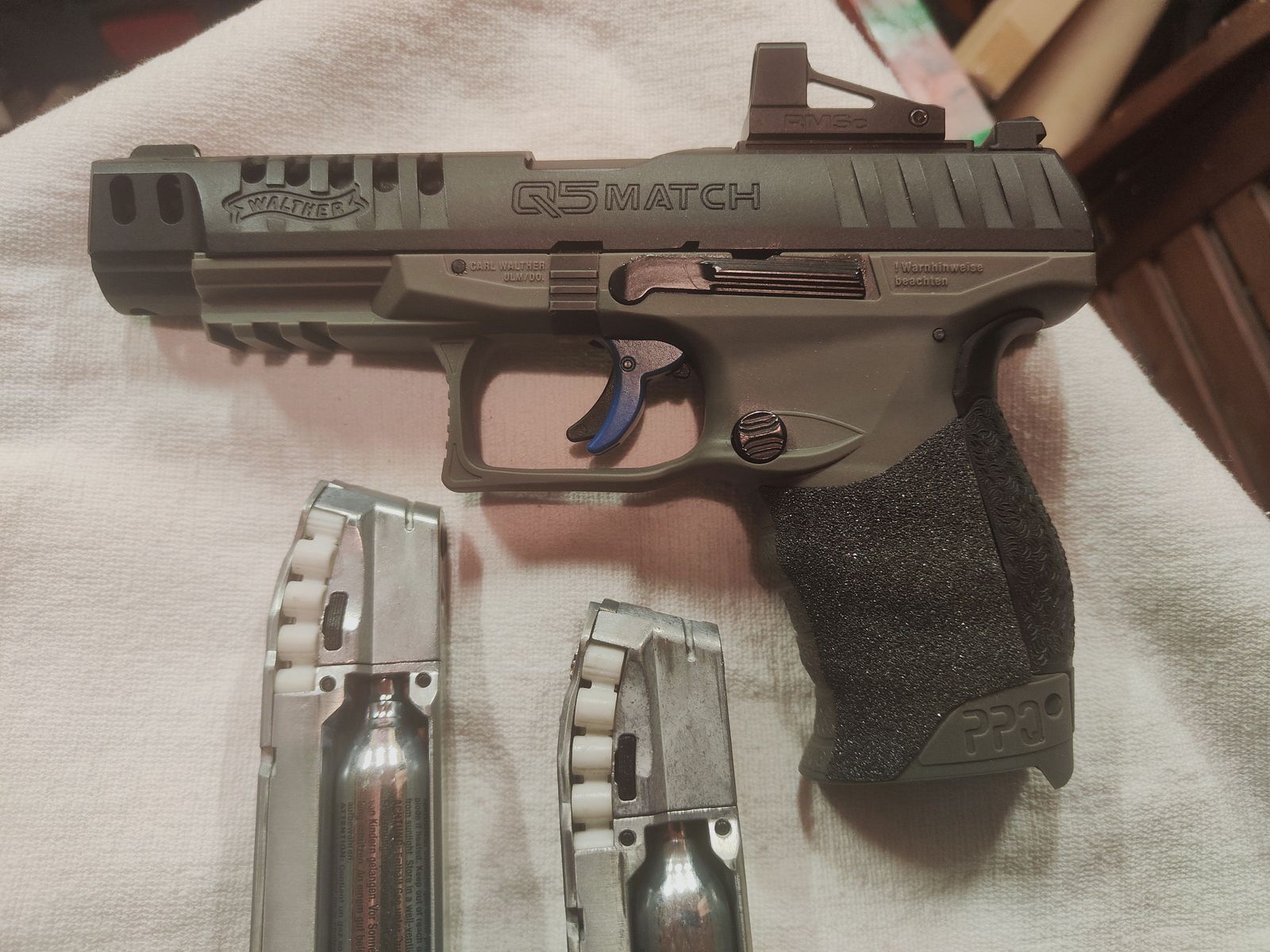 Umarex Walther Q5 Match Combo CO2 4,5mm Diabolo mit RedDot und Zusatzmagazin