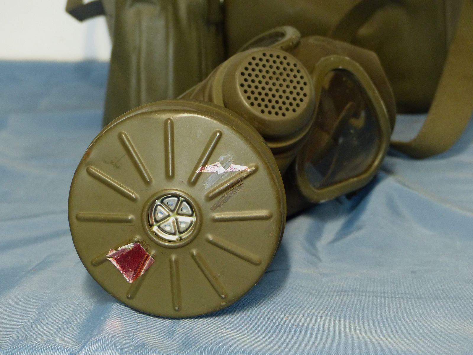 Bundeswehr ABC-beschermingsuitrusting transporttas, gasmasker 2 filters en accessoires BW jaren '70