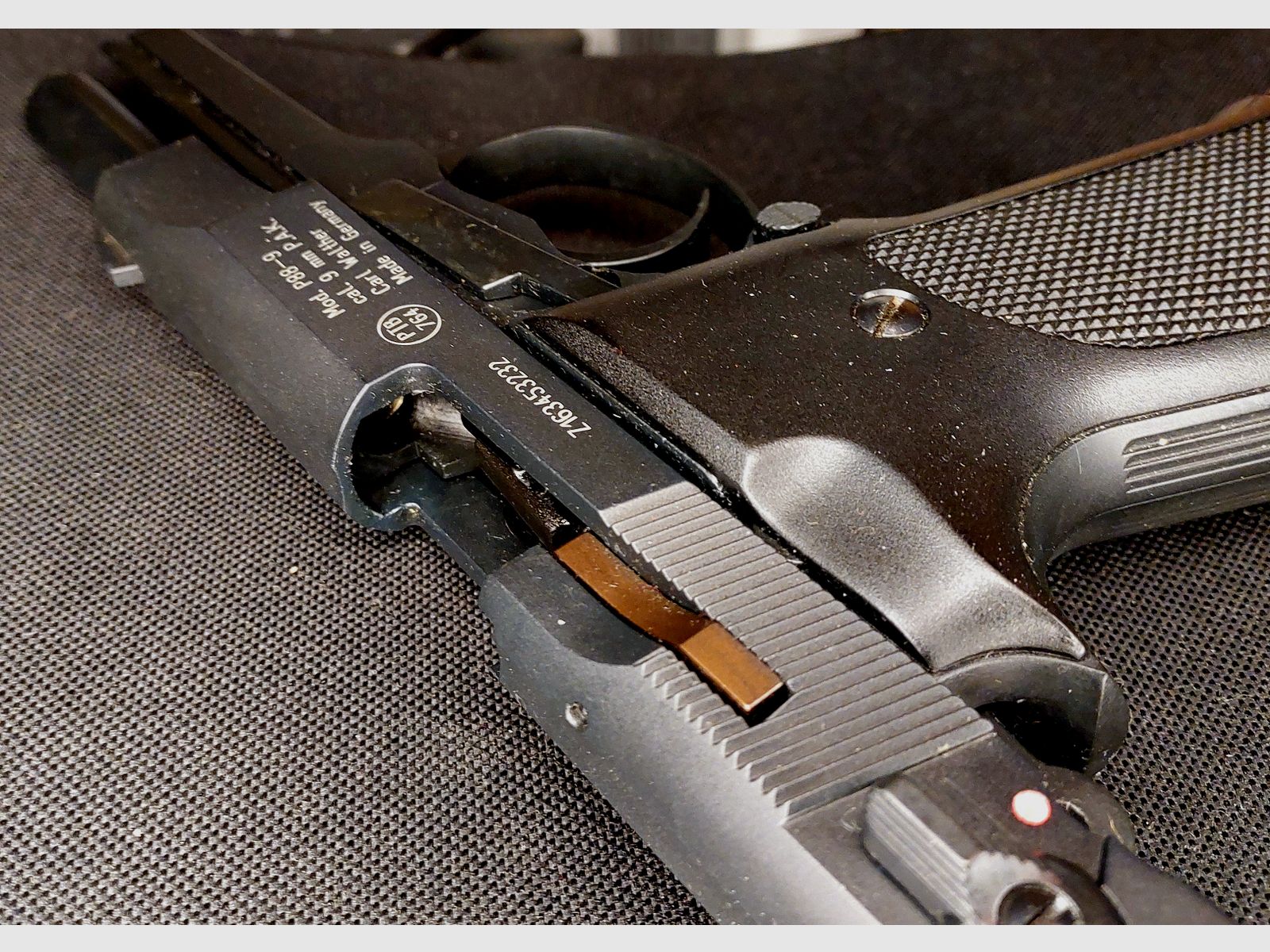 Walther P88-9 (P 88 Compact) blank firing pistol 9mm P.A.K. black (PTB 764) 2 magazines