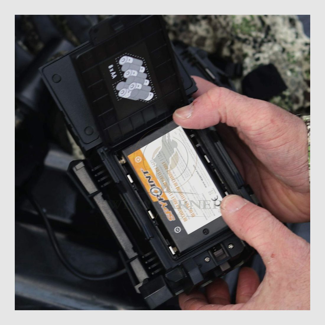 SpyPoint Lithium-Akku mit Ladegerät (LIT-C8), Bild 3 von 4