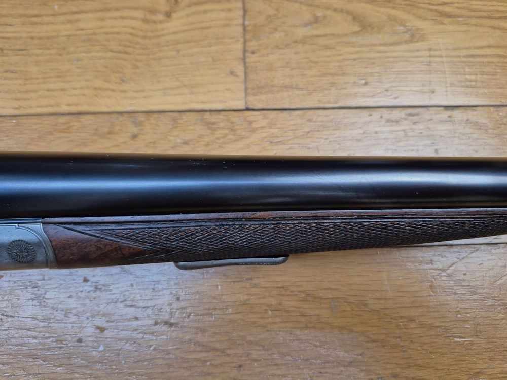 Wunderschönes Gewehr Idéal N°2 / 302 – Kaliber 12/67 – Eines der schönsten Gewehre der Welt – 90 Jahre und kein Makel – Manufrance – Englischer Schaft aus ausgewähltem Nussbaum – Kein Spiel – Sehr schöne Spiegel-Läufe – Unverwüstliche Mechanik – Feine Waffe rein französisch – TBE, Bild 33 von 35