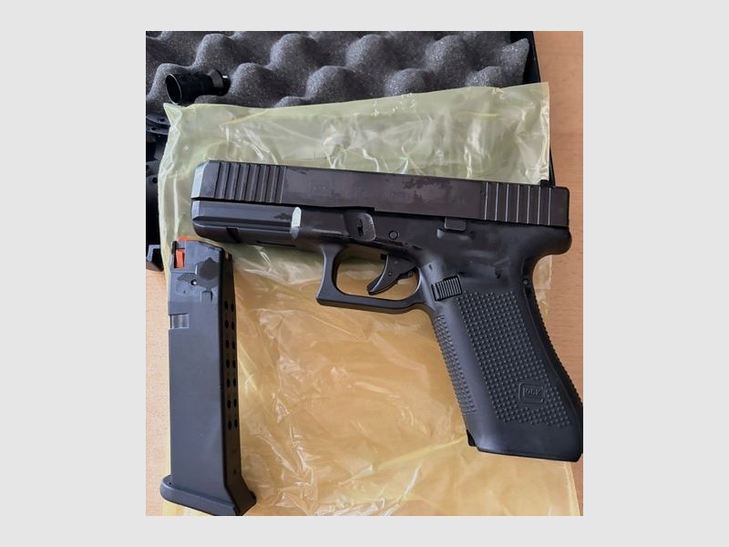 Glock 17 Gen 5 SV caliber 9mm P.A.K. with corresponding accessories, still factory oiled, new in original packaging in original Glock case