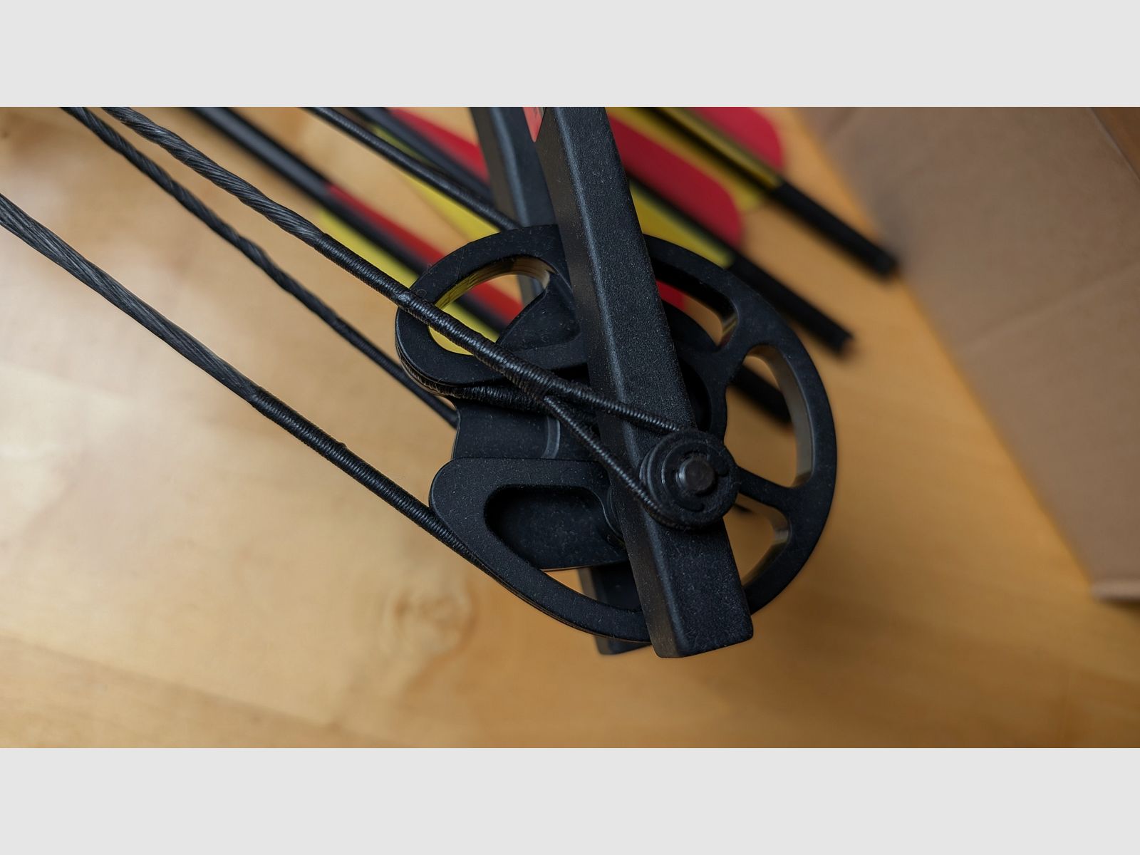 Man Kung 185 lbs compound crossbow as good as new with a lot of accessories and hunting tips