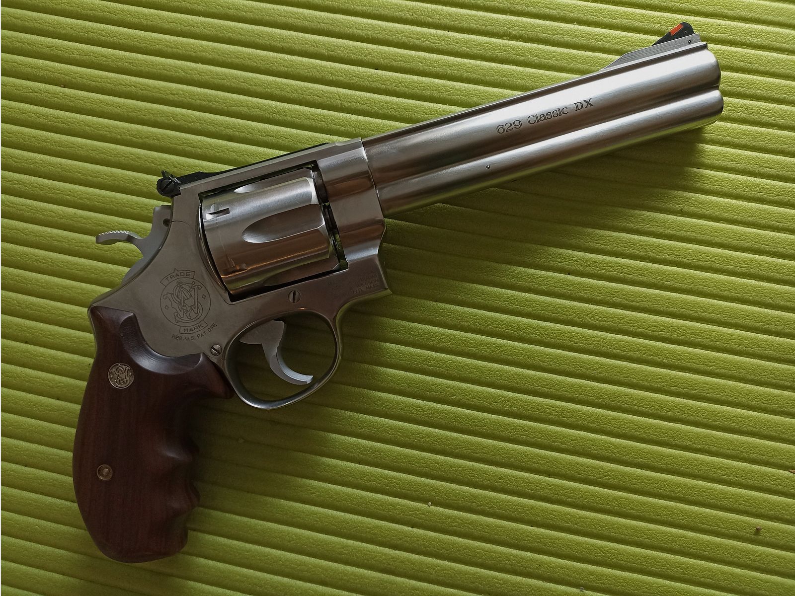 Smith & Wesson 629 Classic DX  .44 Magnum Stainless Steel