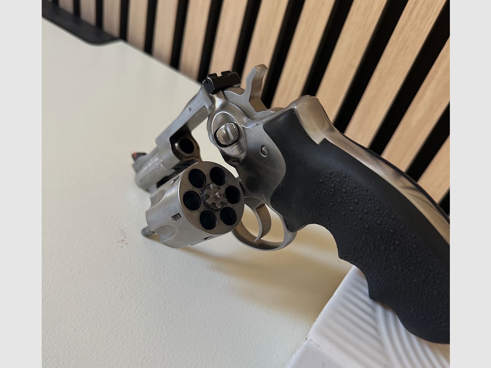 Ruger Security-Six Stainless .357 Magnum, 2¾ inches, 6-shot, Pachmayr grip