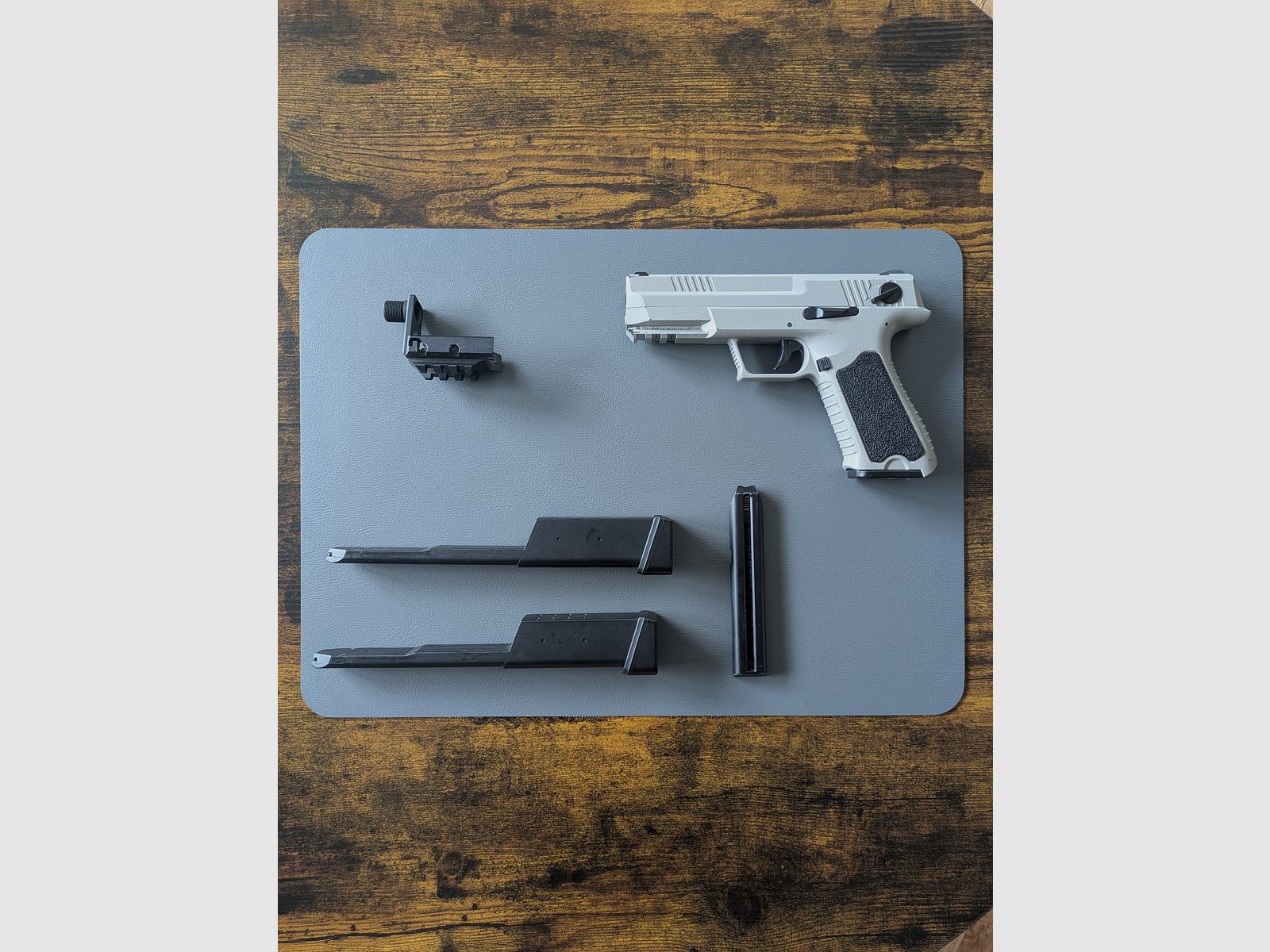 Cyma cm127 6mm Airsoft pistool met accessoires