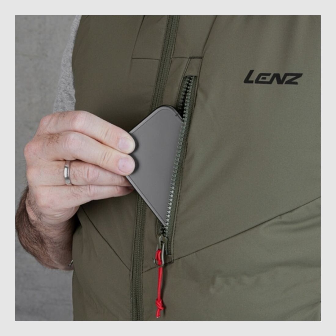 Lenz Heizweste 3.0 Unisex mit HEAT PADS Farbe Oliv - Größe XS (Damen), Bild 4 von 5