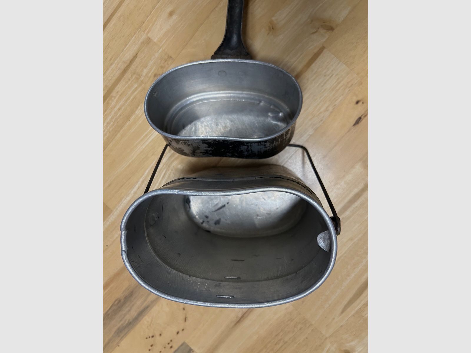 Ensemble de vaisselle de cuisine et bouteille de champ | Wehrmacht | Seconde Guerre mondiale | 2ème Guerre mondiale