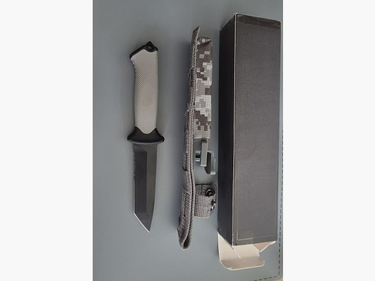 Cuchillo táctico Tanto como nuevo con funda de camuflaje