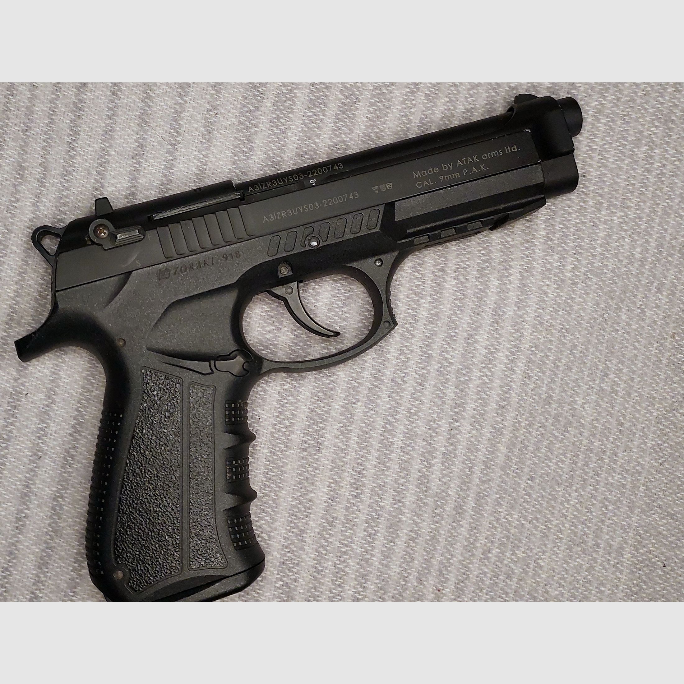 Zoraki 918 9mm P.A.K. schwarz (PTB 1024) mit zwei Magazinen