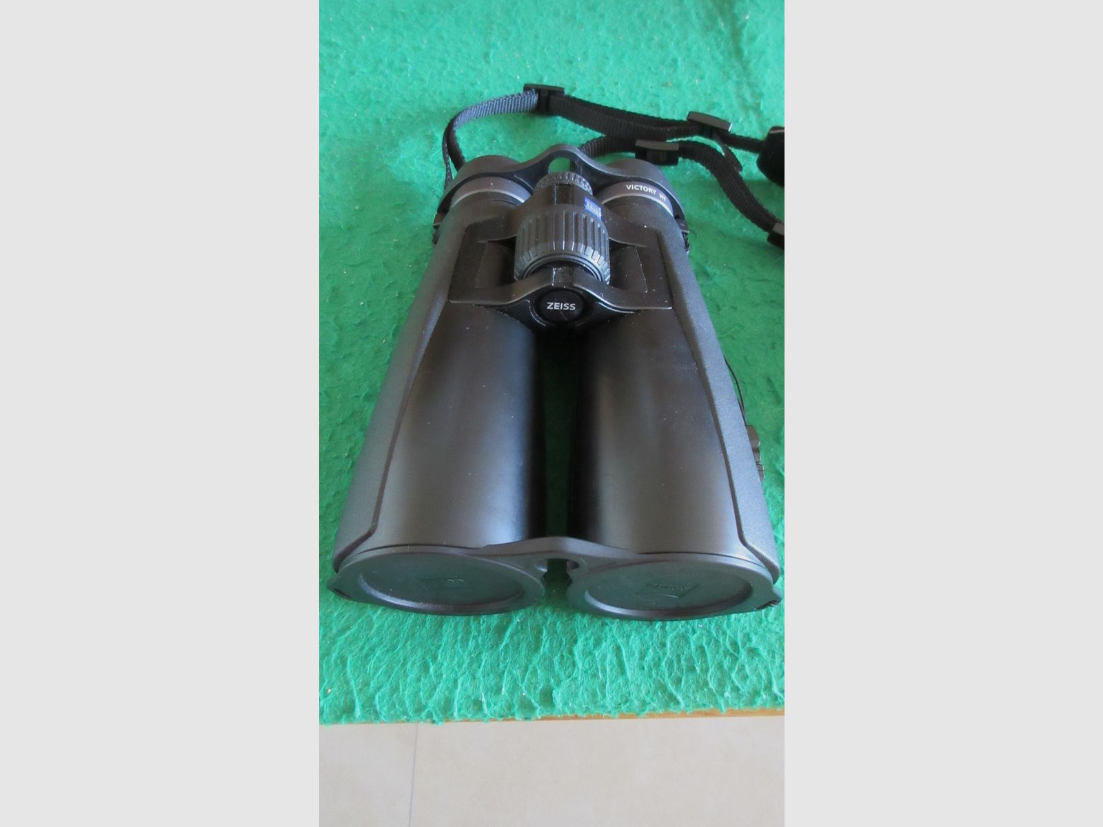 Jumelles Zeiss Victory HT 10x54 pour l'aube et la nuit avec sac d'accessoires et sangle d'origine Zeiss