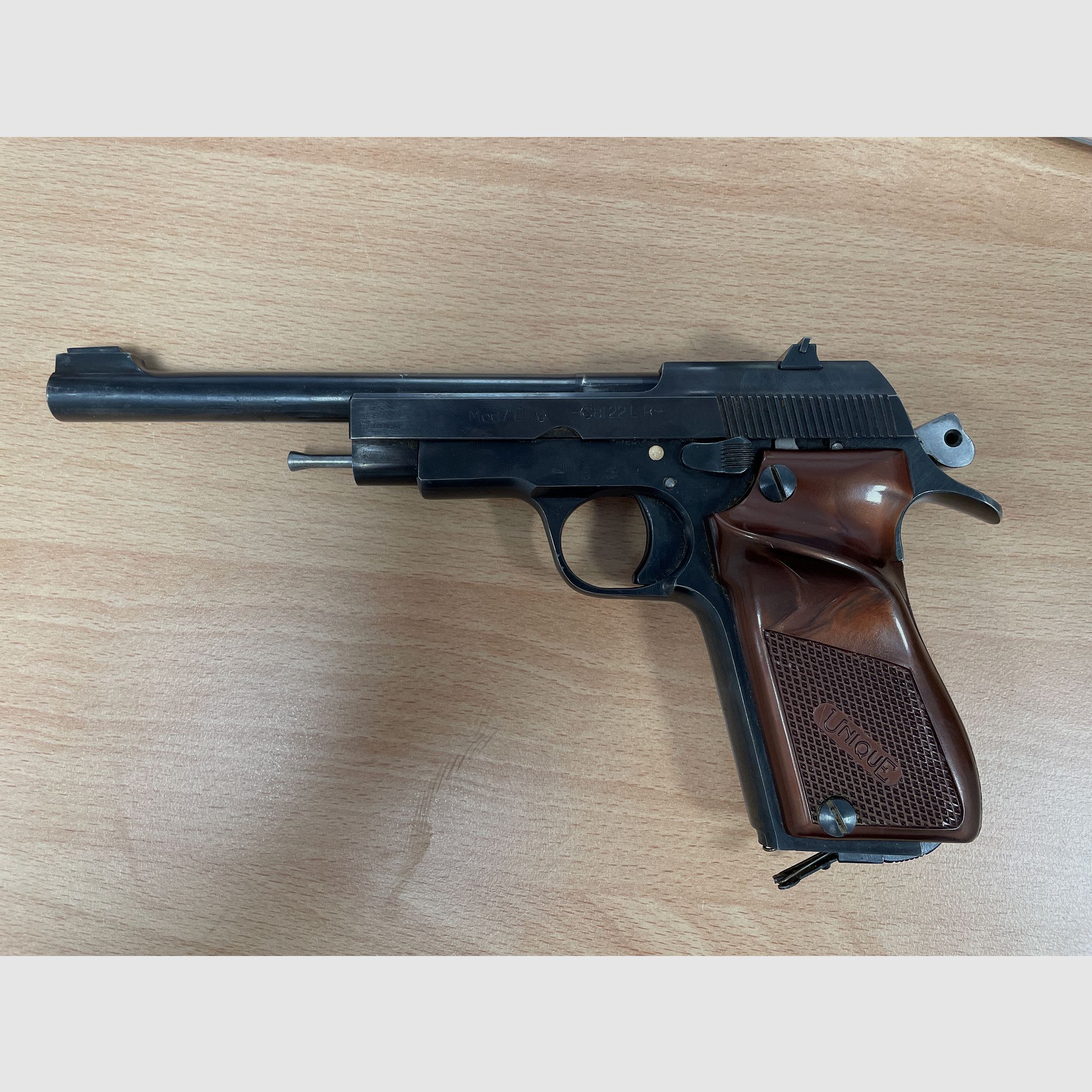 Pistole Unique D.6 Kaliber 22