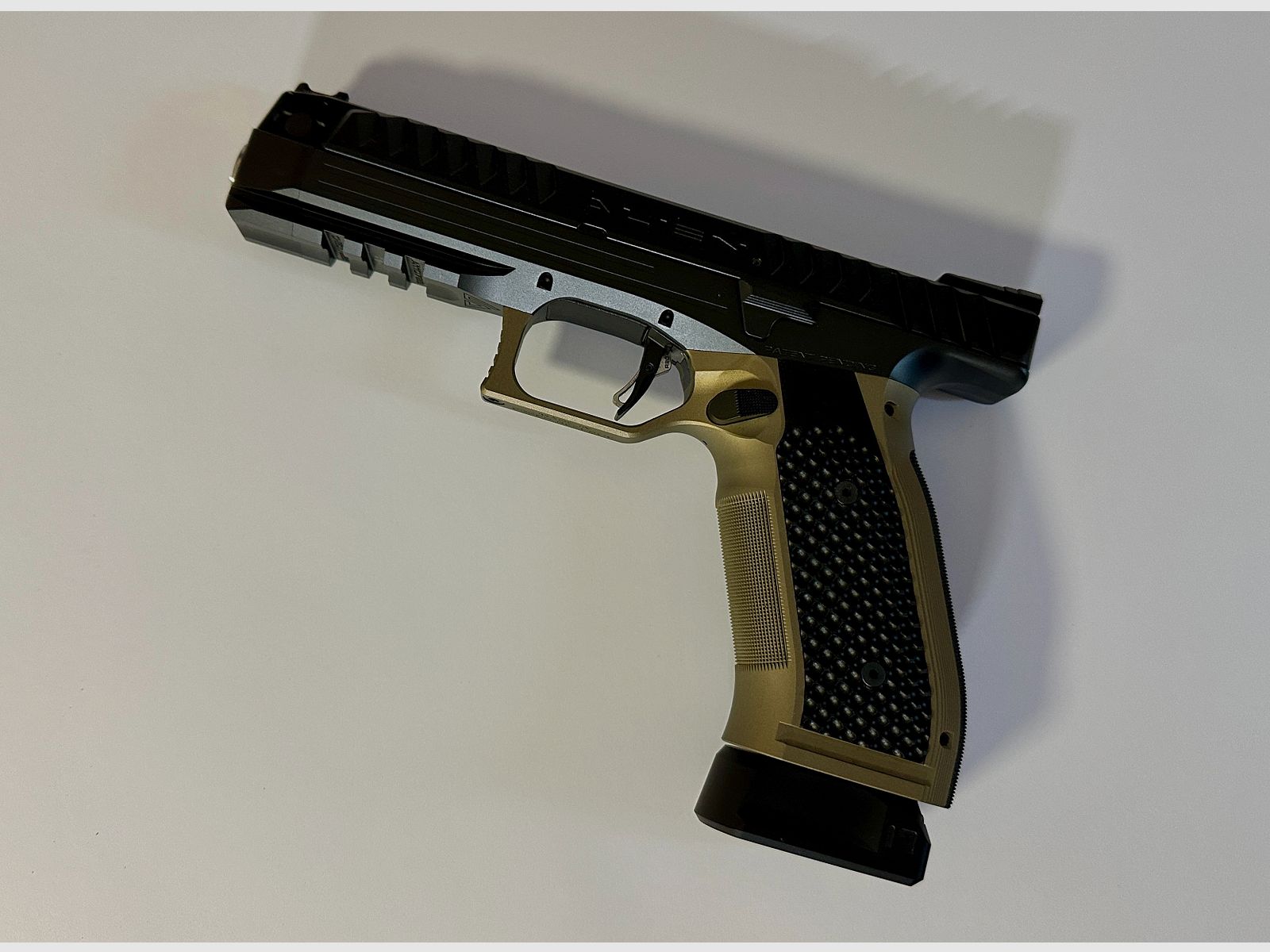 ALIEN Laugo Arms 9mm Para