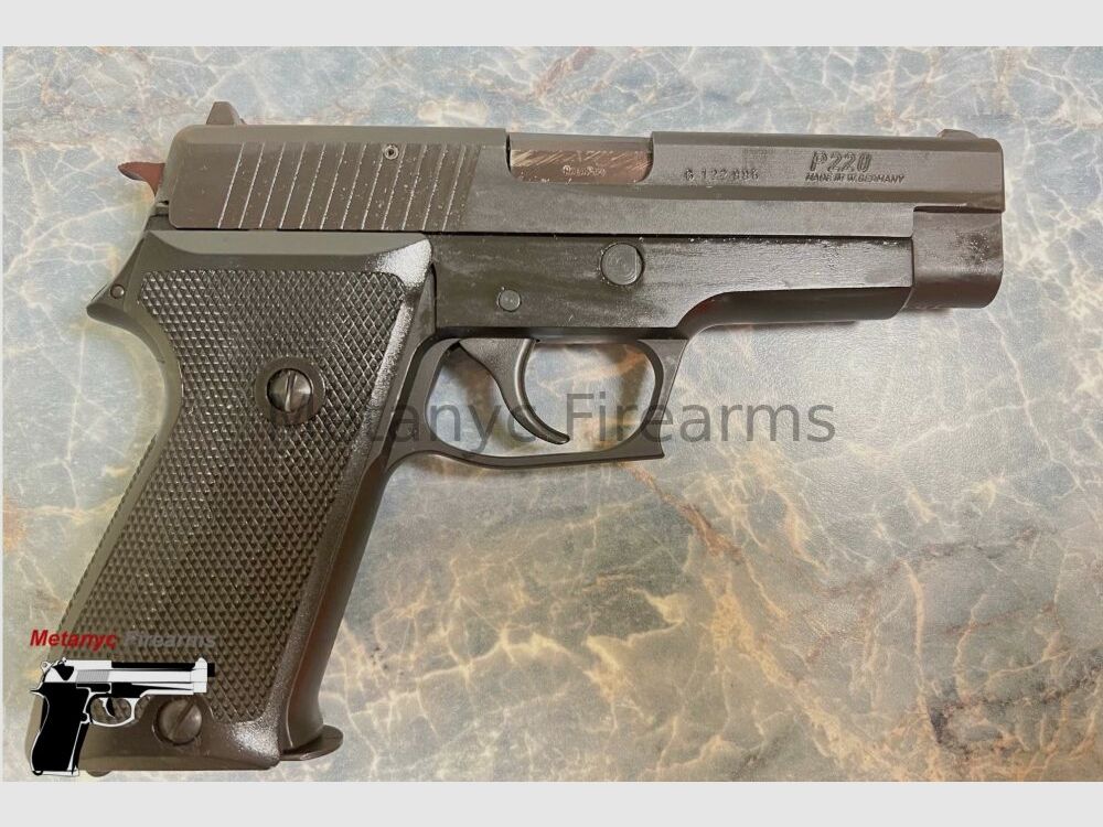 <SIG Sauer P220 9mmLuger>