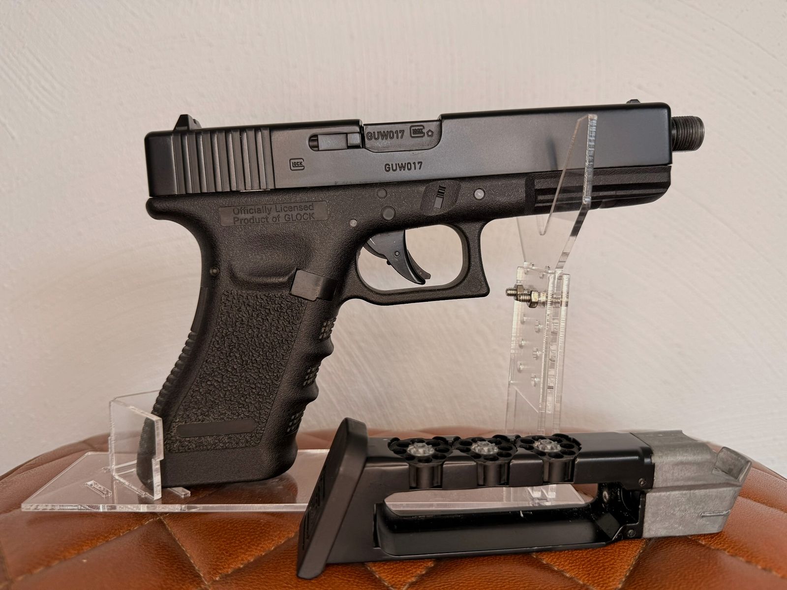 Glock 17 mit Laufgewinde Co2-Pistole Kaliber 4,5 mm Stahl BB / Diabolo Blowback (P18) + Schalldämpfer
