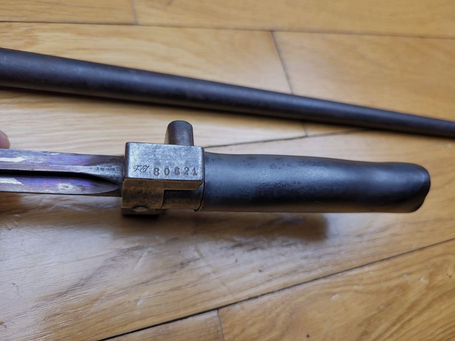 Schöne Bajonett LEBEL 1886/93/15 – seltene Griff aus GUSS – Waffe TBE und mit derselben Nummer – TBE, Bild 9 von 11