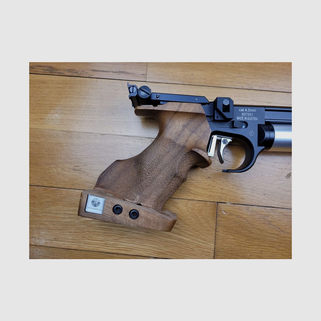 Pistolet de compétition STEYR -modèle LP50 – calibre 4,5mm – 5 coups – 2 cartouches Air à jauge 4 chargeurs TBE, image 7 sur 24